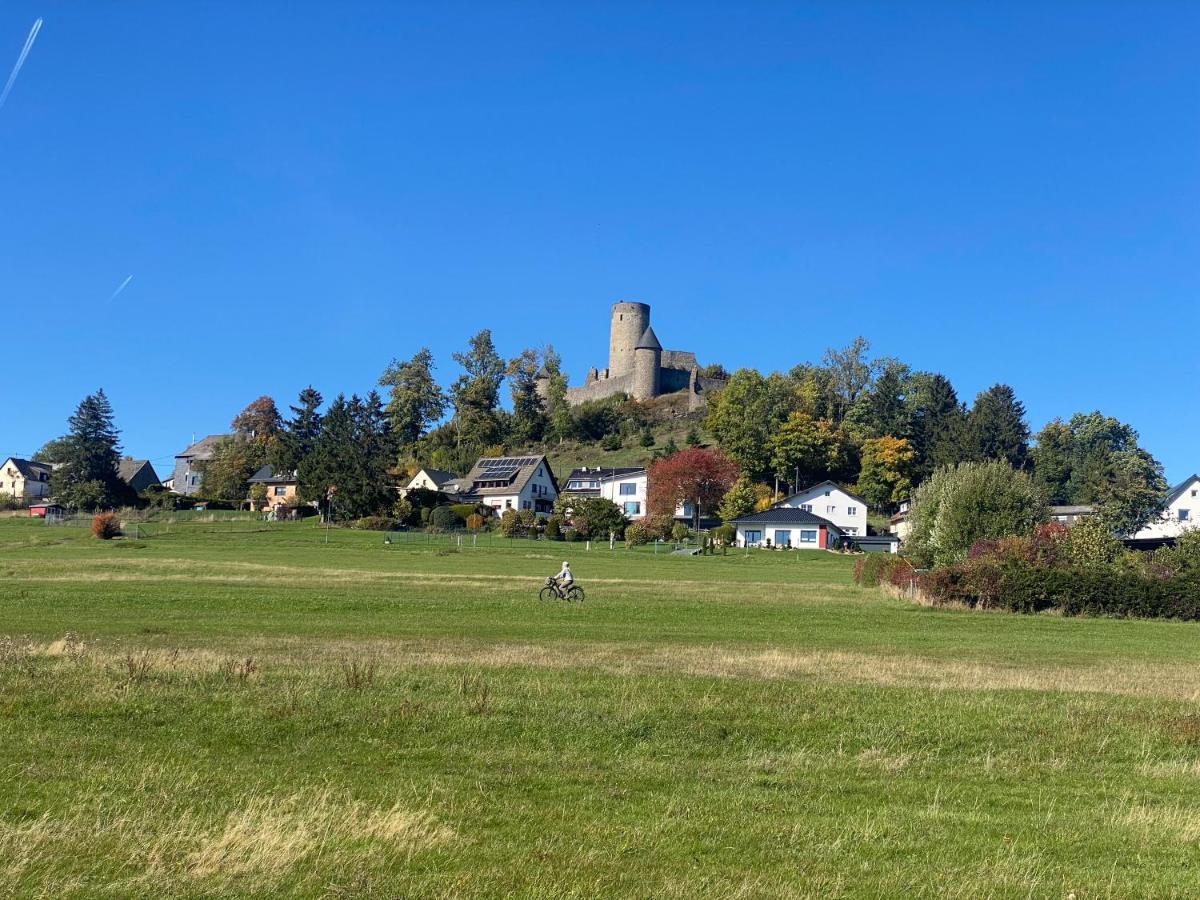 Gaestehaus Beim Metzger / Doettingen Am Nuerburgring Dottingen  Dış mekan fotoğraf